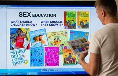 pendidikan seks di sekolah - mengajarkan remaja untuk bertanggung jawab dalam urusan seksual